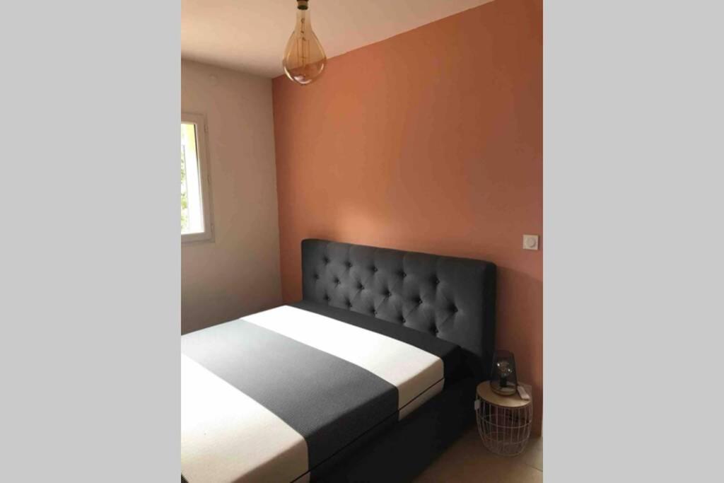 Logement Attenant A Une Villa T2 Avec Terrasse . Besse-sur-Issole ภายนอก รูปภาพ